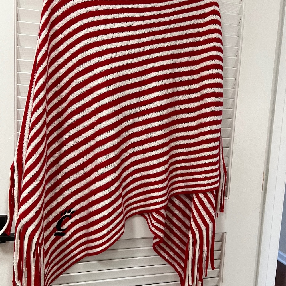 Poncho University of Cincinnati emblem